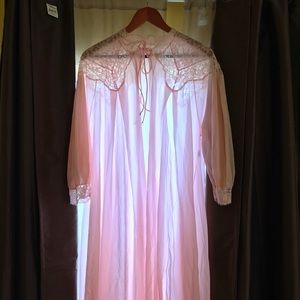 Light pink robe vintage